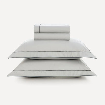 Juego de Cama Tamaño Queen de 200 Hilos con Bordado Juno