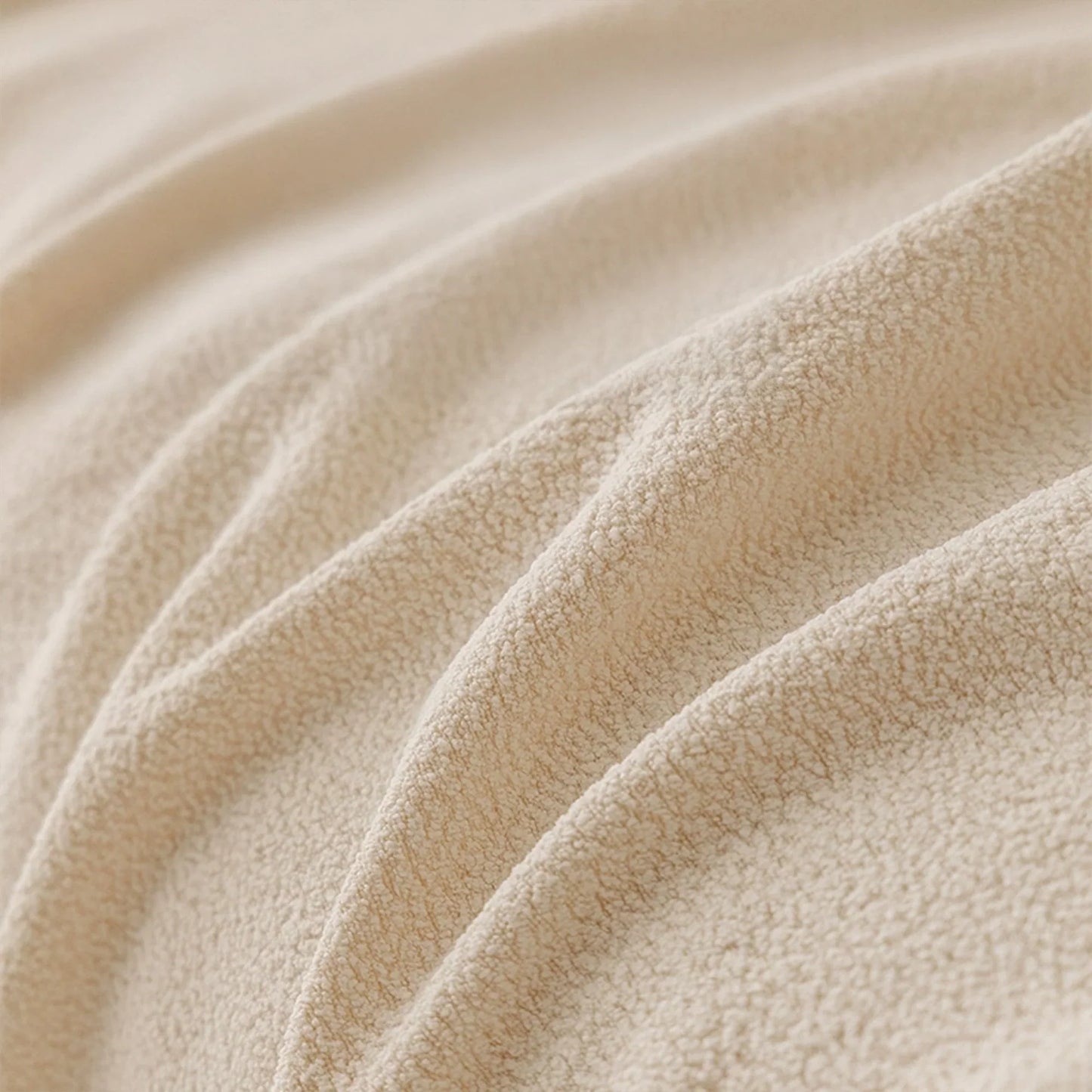 Funda de Sofá Elástica CloudNest Boucle: resistente a arañazos y protector completo para mascotas.